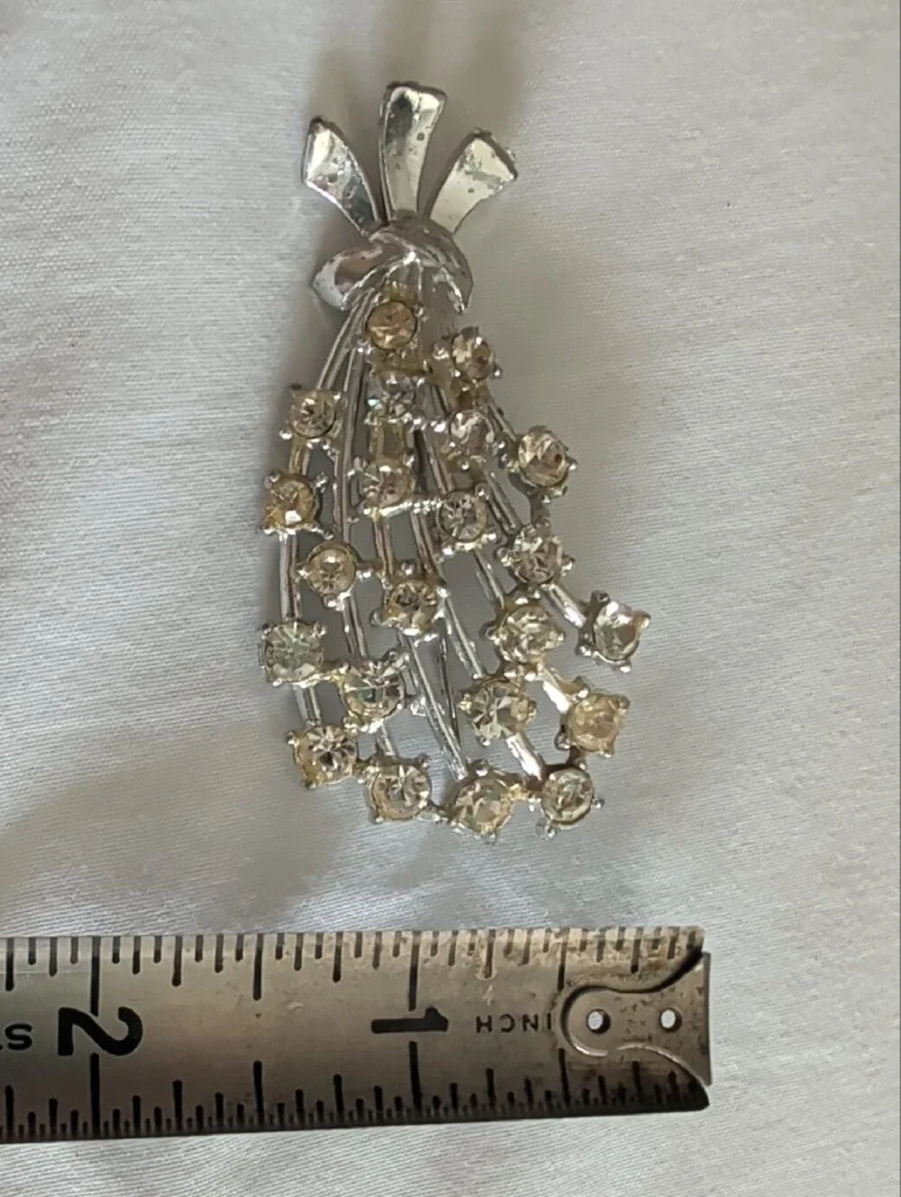 Vintage 1950s Silvertone Waterfall Spray Brooch Pin Clear/Champagne Rhinestones